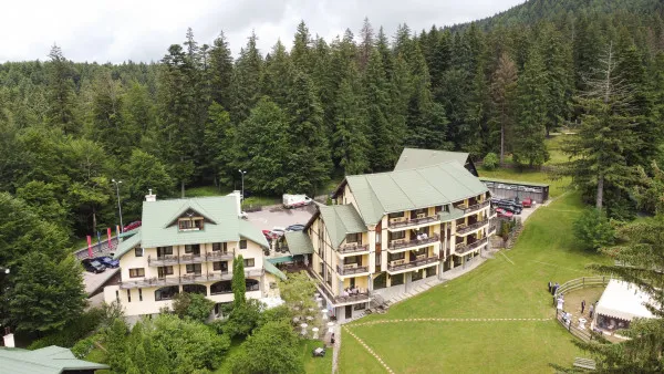 Din 12 iulie se deschide academia-hotel din Poiana Braşov: plăteşti ca să munceşti aici