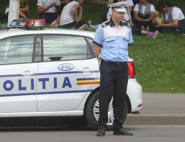 Unul voia să ajungă şofer cu 100 de euro, altul să scape de droguri cu 10.000 de lei