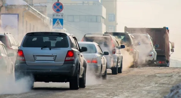 Eliminarea maşinilor pe diesel şi benzină până în 2035, printre măsurile anunţate de Comisia Europeană într-un pachet legislativ de anvergură