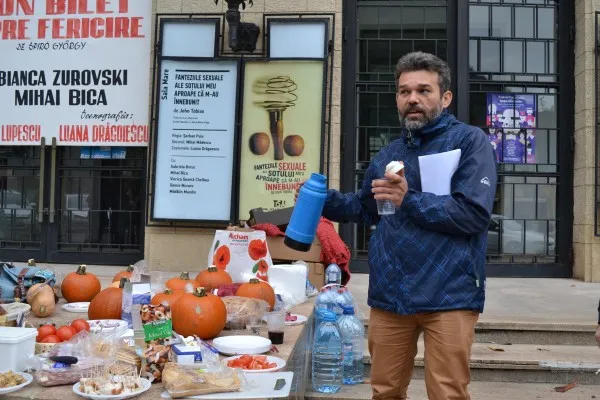 Când juristul îţi scrie acuzarea: Primăria Braşov caută un avocat care să reprezinte Teatrul Sică Alexandrescu în procesul cu angajaţii. Printre reclamanţi, e şi juristul teatrului