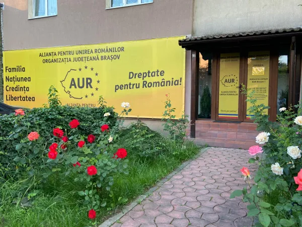 AUR şi-a deschis un sediu şi la Braşov. Inaugurat de Simion şi Tănase, sfinţit de preotul Manolache