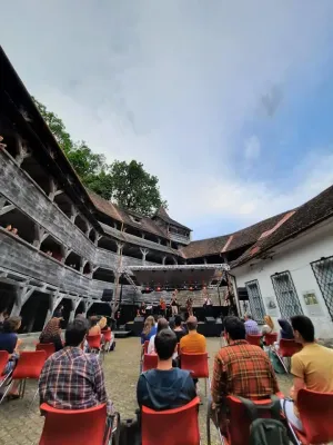 Păpuşile, la Bastion