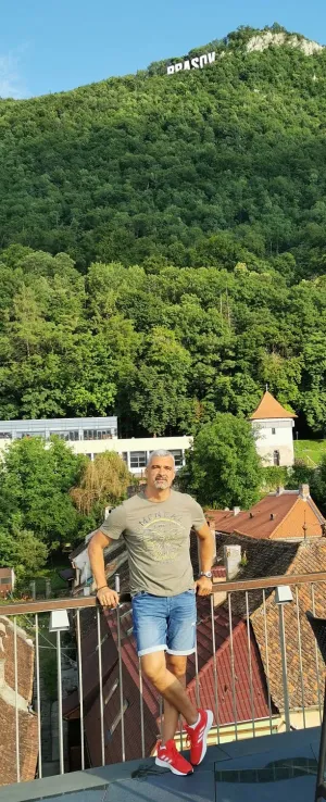 Temişan filmează la Braşov: despre un bărbat care iubeşte, dar nu îşi dă seama încă pe cine iubeşte