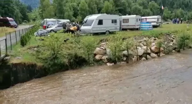 12.58: Pregătiți-vă de evacuare! Un mesaj „de urgență extremă” care a băgat panica în  brașovenii și turiștii din zona Zărnești - Plaiul Foii