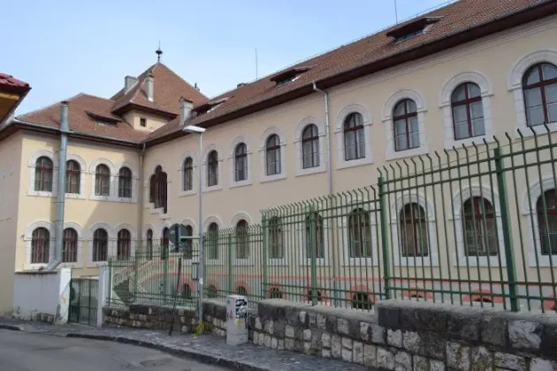 Primăria Braşov, dispusă să plătească peste 600.000 lei, pentru autorizarea ISU a unui corp al Liceului Andrei Mureşanu