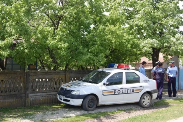 Hoghiz: S-a dus să-şi pedepsească nevasta. Nici ordinul de la judecător, nici poarta închisă nu l-a oprit, doar cătuşele