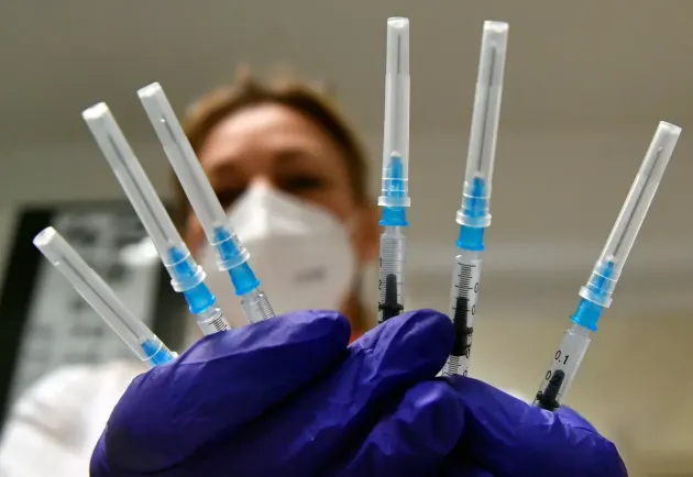 Intenţia de vaccinare stagnează la 200 - 300 de cazuri pe zi, în judeţ