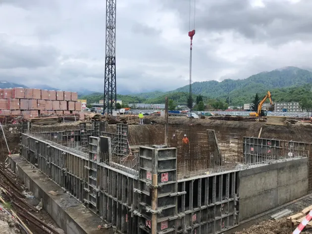 Piaţa imobiliară: Preţurile apartamentelor cresc, se majorează şi chiriile, din cauza ratei supraaglomerării, cea mai mare din UE