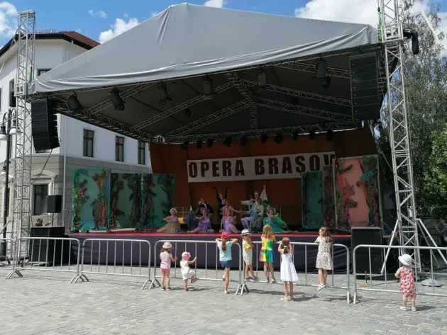 Un week-end plin, la jumătatea lunii august, cu Opera Braşov