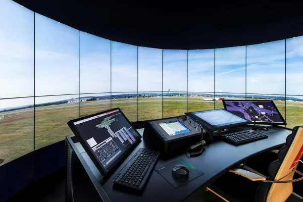 Aeroportul Braşov, se licitează turnul de control. 14,3 milioane de euro, contractul pentru serviciile de navigaţie aeriană  