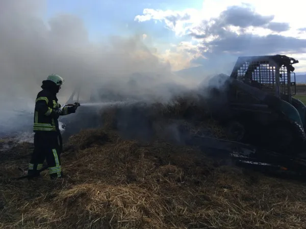 Autostrada A3, Cristian-Râșnov: Incendiu cu „paie pe foc”. Echipaje de la 3 unități de pompieri, la intervenție