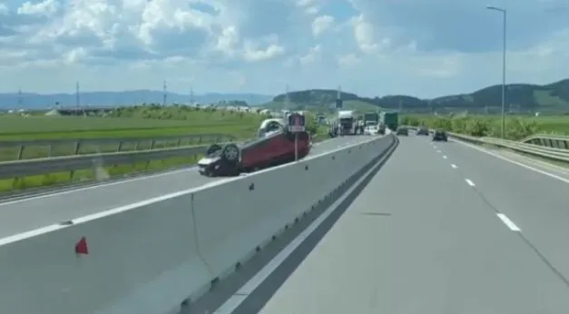 6 autospeciale ale ISU, la un accident pe centura Braşovului