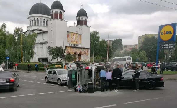 Accident la Lidl: patru copii implicaţi