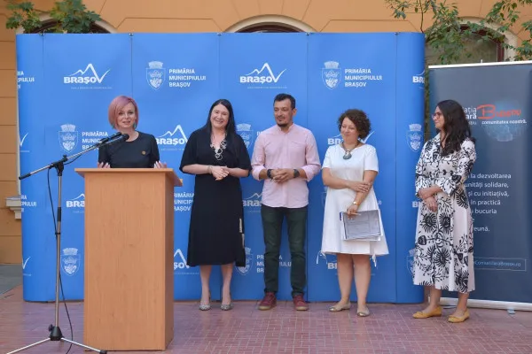 Maxim 2.500 de eroi pentru 11 cauze. Una dintre ele, dispensarul mobil pentru satele Braşovului fără medici