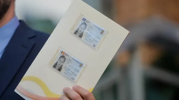 Primele buletine cu „cip” vor ajunge la titulari în septembrie