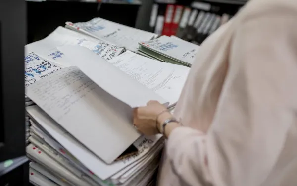 18 luni, angajat la Casa de Pensii Braşov: 25 de posturi cu 4.100 de lei net pe lună, 6 posturi cu 2.700 de lei net pe lună. Azi încep înscrierile