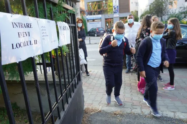 Vaccinaţi copilul? Întrebarea cu care părinţii vor fi primiţi, pe 13 septembrie, la şcoală
