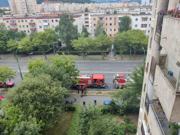 Incendiu în apartamentul gol, nu vor mai găsi nimic în casă. Alarma a fost dată de vecini, 20 de oameni au ieşit în stradă