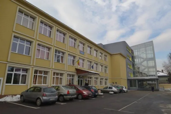 Eficientizarea energetică a Colegiului Naţional „Dr. Ioan Meşotă” Braşov s-a scumpit cu 678.218 lei
