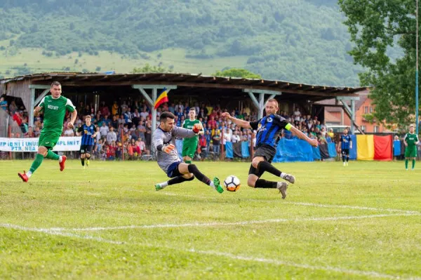 POVEŞTILE GRECIEI. Adrian Dascălu, fotbalist şi pompier: „Poate am avut misiuni mai grele acasă, dar aici era vorba şi de durata intervenţiei”