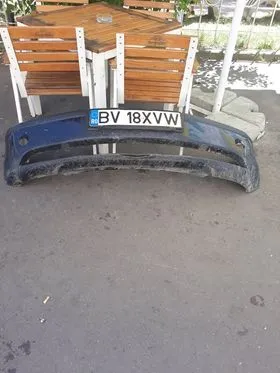 Şi-a „împrăştiat” maşina prin Tractorul