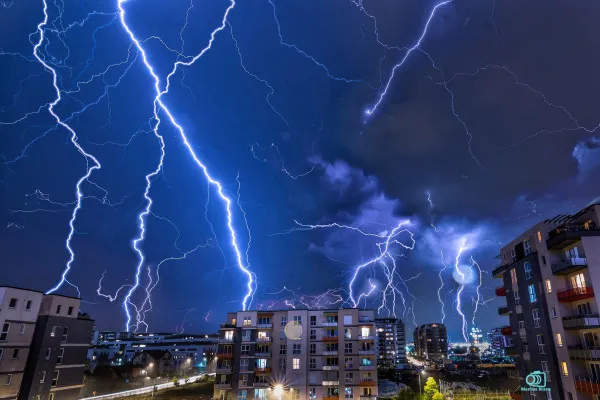 Spectacolul naturii pe cerul Braşovului: noaptea celor 1.000 de fulgere