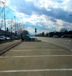 Ca să ştii unde nu mai e gratis: P&P anunţă că începe să-şi marcheze parcările din Braşov. Începe cu Livada Poştei, perimetrele vor fi temporar închise, dar se va lucra mai mult noaptea