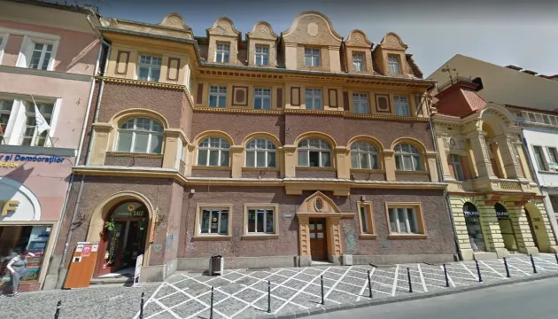 Cel mai mare han al Braşovului de odinioară va fi mansardat şi transformat în hotel