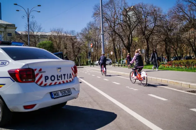 În jumătate de oră, 2 bicilişti luaţi cu Ambulanţa de pe şosele