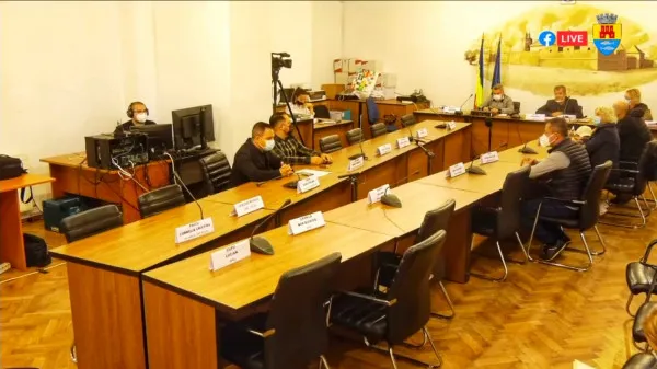 Primarul din Făgăraş vrea „Consiliul Meu”: a început procedura de suspendare pentru 10 aleşi locali din 16