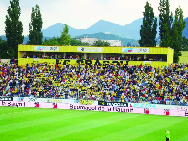 Rivali pe teren, parteneri în fapte bune