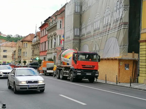 De la pietoni şi biciclişti, la betoniere, pe banda de coborâre de pe strada Mureşenilor