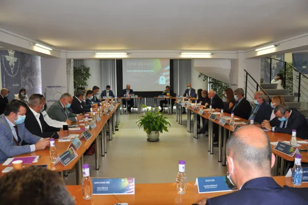 CCI Braşov: Oportunităţi de cooperare în afaceri cu Statele Unite