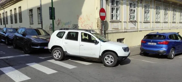 „Acest eveniment nu-mi face cinste”: Primarul Coliban le cere scuze braşovenilor, după ce astăzi a parcat pe o trecere de pietoni, lângă Colegiul Andrei Şaguna  