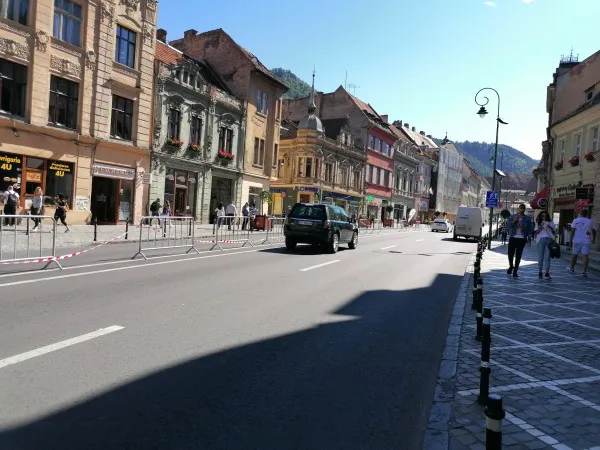 Braşovul la 30 la oră: Comisia de Circulaţie a municipiului Braşov a amânat încă o dată decizia privind limitarea vitezei în zona istorică a oraşului