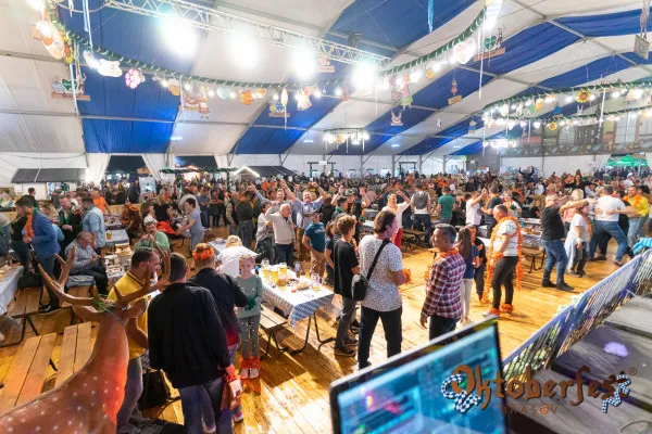 Berea e cultură la Primărie, afacere la Poliţie