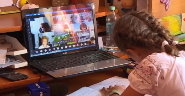 10 zile de şcoală, 3.306 de elevi din judeţ, în online, după ce colegi de-ai lor au fost depistaţi cu Covid