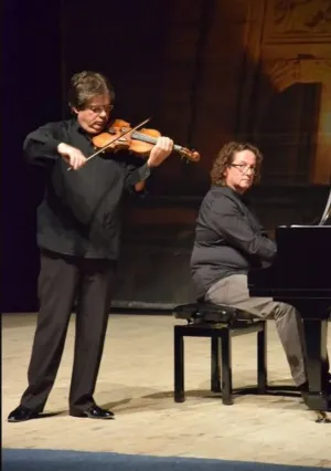 Horia Andreescu şi violonistul Gabriel Croitoru deschid, joi, a 144-a stagiune de concerte a Filarmonicii Braşov