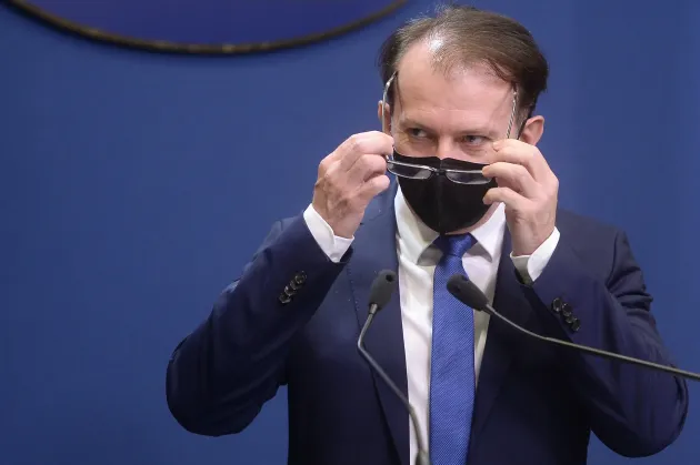 Cîţu se gândeşte să reintroducă măsura 75% din salariul brut pentru părinţi care stau acasă cu copiii, dacă trec în online. Doar dacă nu fac telemuncă