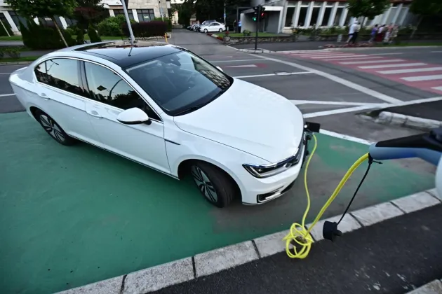 Codaşi la numărul de puncte de încărcare pentru maşini electrice