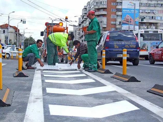 Cost de 8,7 milioane de lei pentru marcajele şi indicatoarele instalate în acest an pe străzile Braşovului  