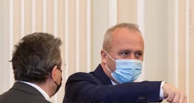 Universitatea Transilvania continuă activitatea „cu prezenţă fizică”. Deocamdată