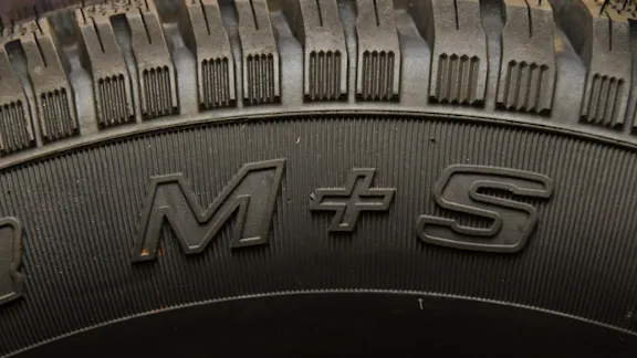 RAR nu asimilează anvelopele „all season” cauciucurilor de iarnă