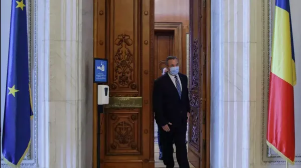 Guvernul Ciucă intră miercuri la vot: Sacrificat până-n primăvară, a treia desemnare sau anticipate?