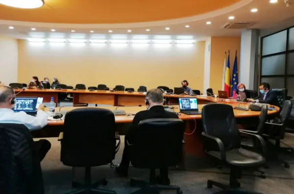 „Cu ce drept, de unde atât tupeu pe doamna «vice»?”