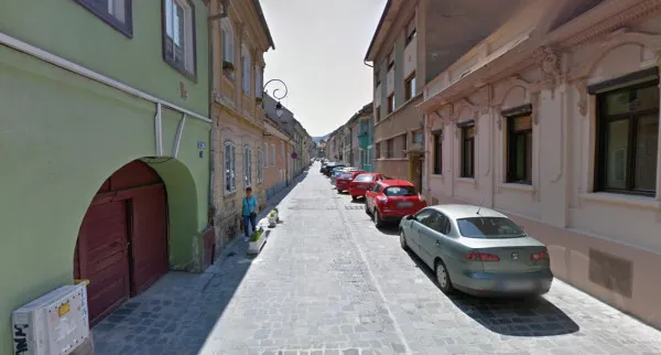 99 de riverani de pe strada Cerbului au cerut şi au obţinut: Accesul interzis!