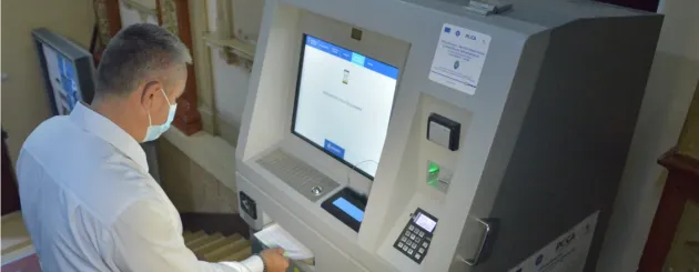 Primăria, la automat