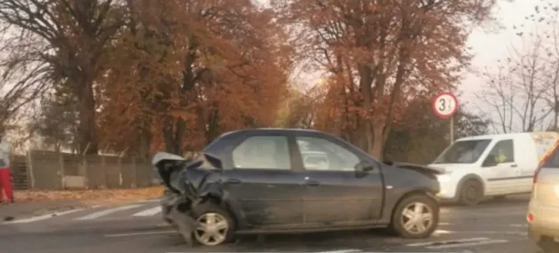 3 maşini distruse şi pe Calea Feldioarei