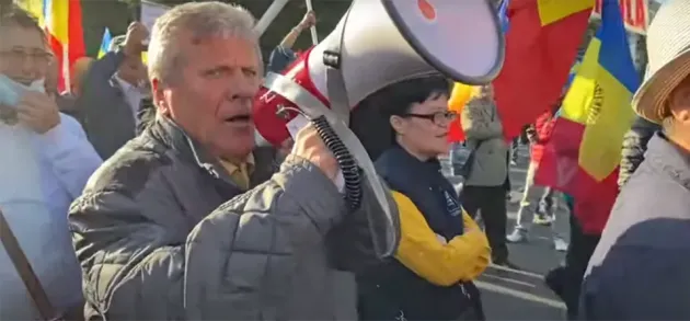 Furia  nevaccinaţilor: Braşovul şi-a făcut protest la Bucureşti, cu „Legiunea lupilor” condusă de Dorin Lazăr Maior