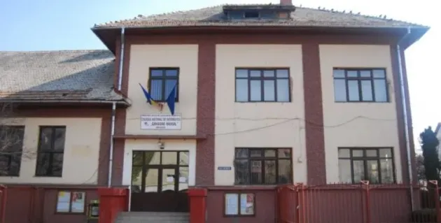 Colegiul Naţional de Informatică Braşov mai are nevoie de mici „corecturi” pentru a primi autorizaţia ISU
